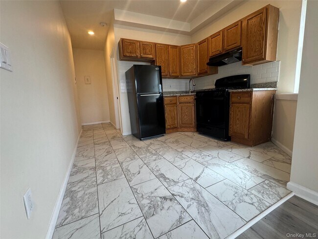 Building Photo - 284 Main St