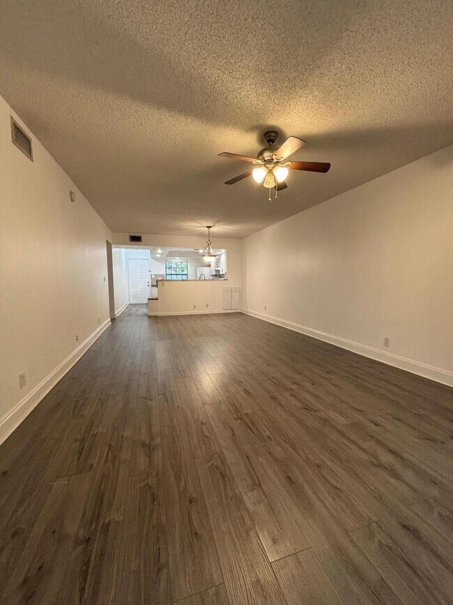 Building Photo - 3000 Florida Blvd