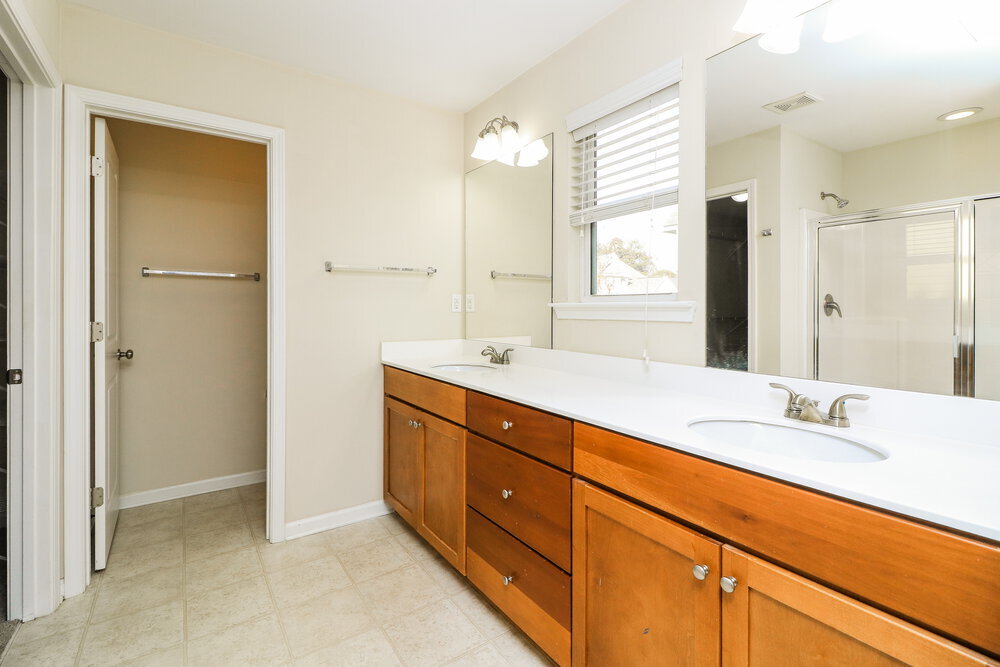 Building Photo - 374 Darbys Run Ct