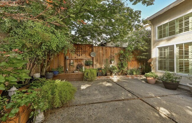 Building Photo - Cozy 3BD/2.5BA Single-Family Home Minutes from Downtown Pleasanton