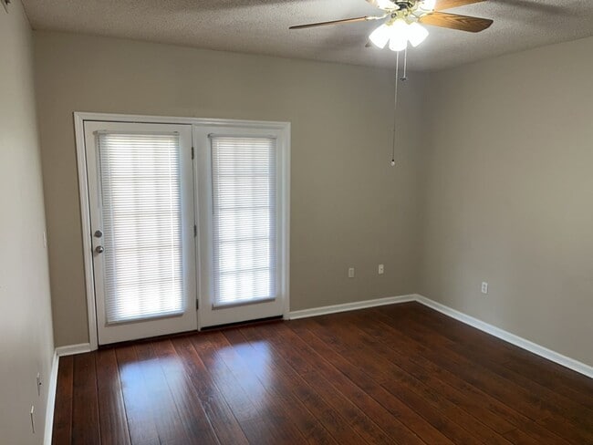 Building Photo - 22 E Dubois St