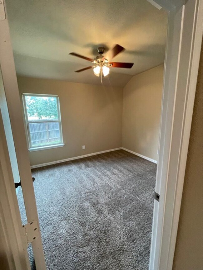 Building Photo - Move-In Ready! Stunning 1.5-Story Home wit...