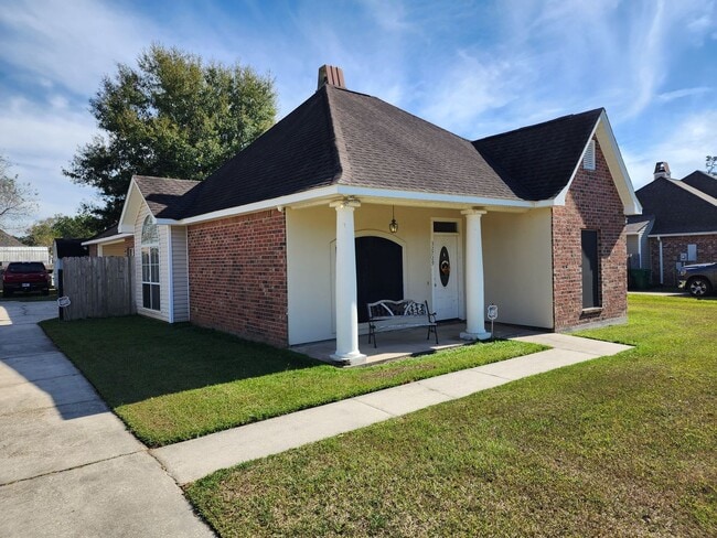 Building Photo - 3 bedroom home in Acadiana Place subdivision