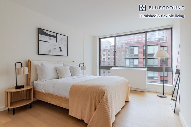 Building Photo - 255 W 94th St