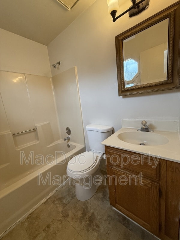 Building Photo - 227 Bend Farm Rd