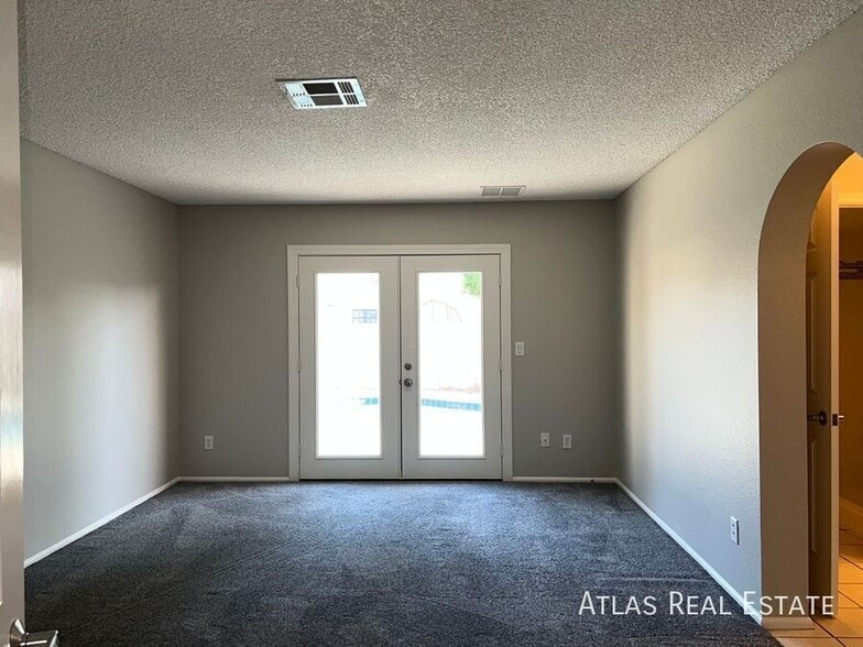 Building Photo - 4145 W Bluefield Ave