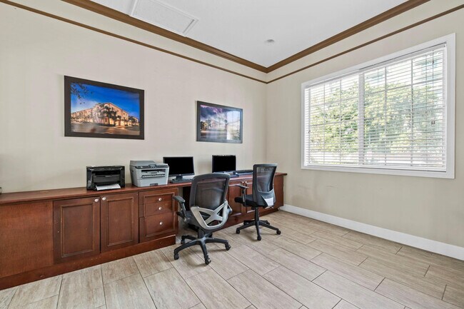 Building Photo - 2005 SE 10th Ave