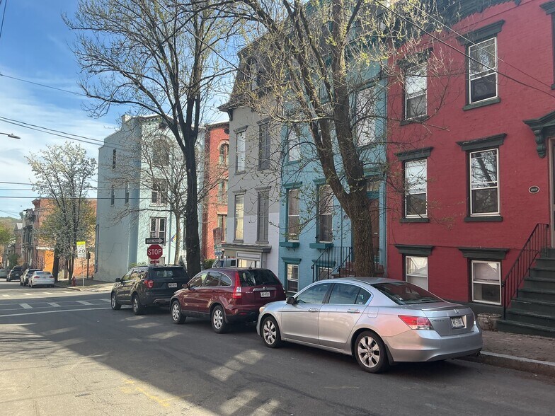 Building Photo - 45 Elm St