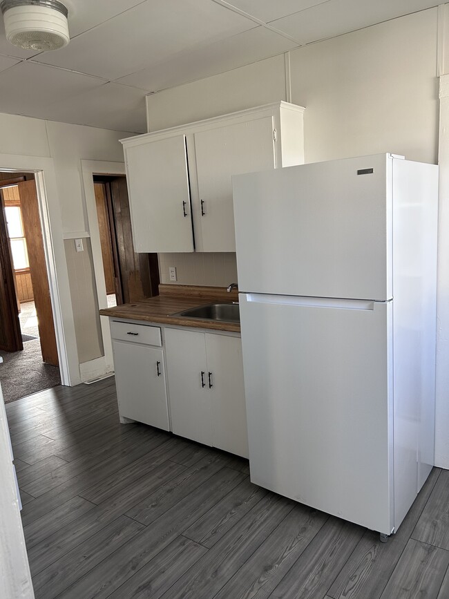 Building Photo - 212 E 11th Ave