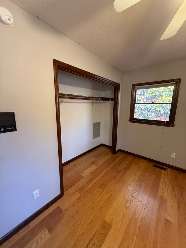 Building Photo - 4711 Highview Ct