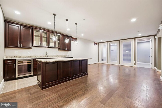 Building Photo - 448 Salk Cir