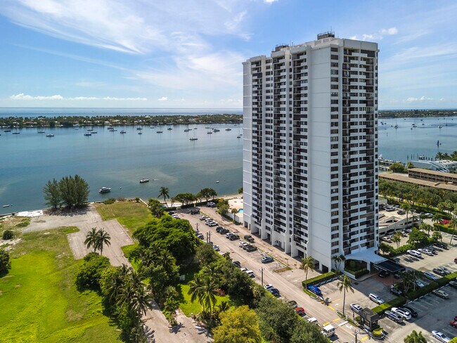 Building Photo - 5600 N Flagler Dr