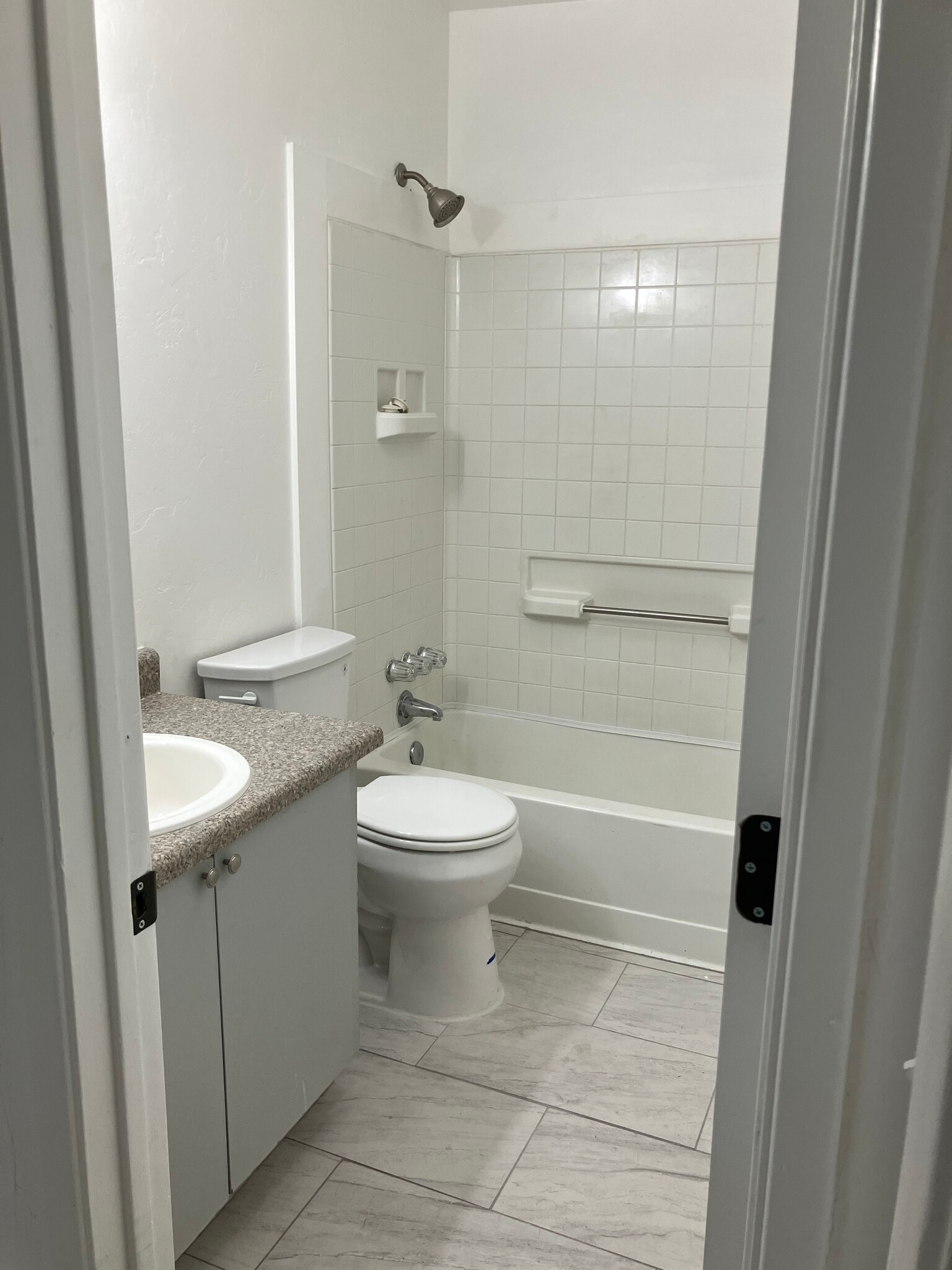 Building Photo - 2832 N Sparkman Blvd