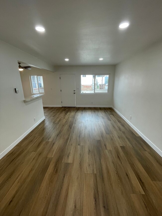 Building Photo - 12514 Broadway Ave