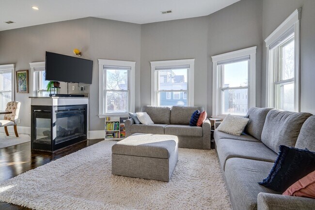 Building Photo - 41 Farragut Rd