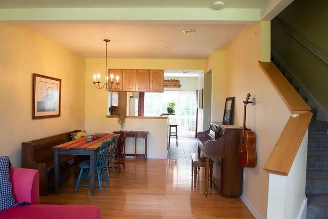 Building Photo - Beautiful Townhouse in White River Junction