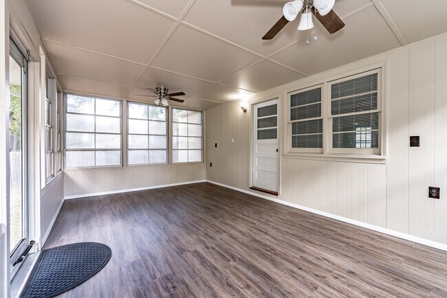 Building Photo - 14 Alaimo Dr