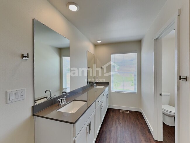 Building Photo - 4814 87th Ave NE