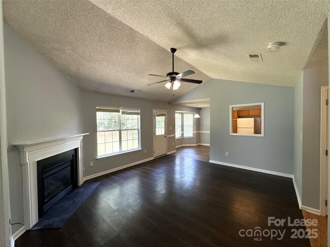 Building Photo - 3025 Longspur Dr