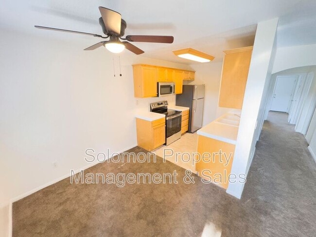 Building Photo - 2094 E Grand Ave