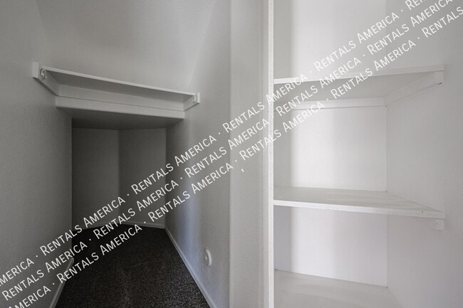 Building Photo - 6234 W Southgate St