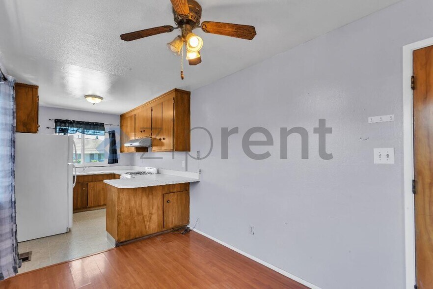 Building Photo - Unit