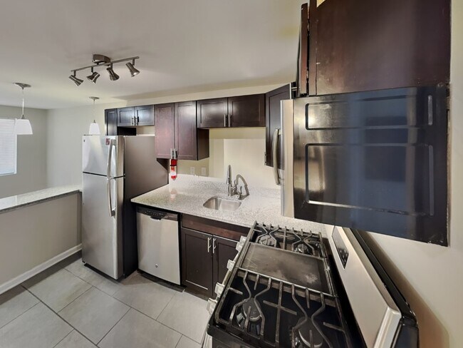 Building Photo - Lantern Square Apartments-A3