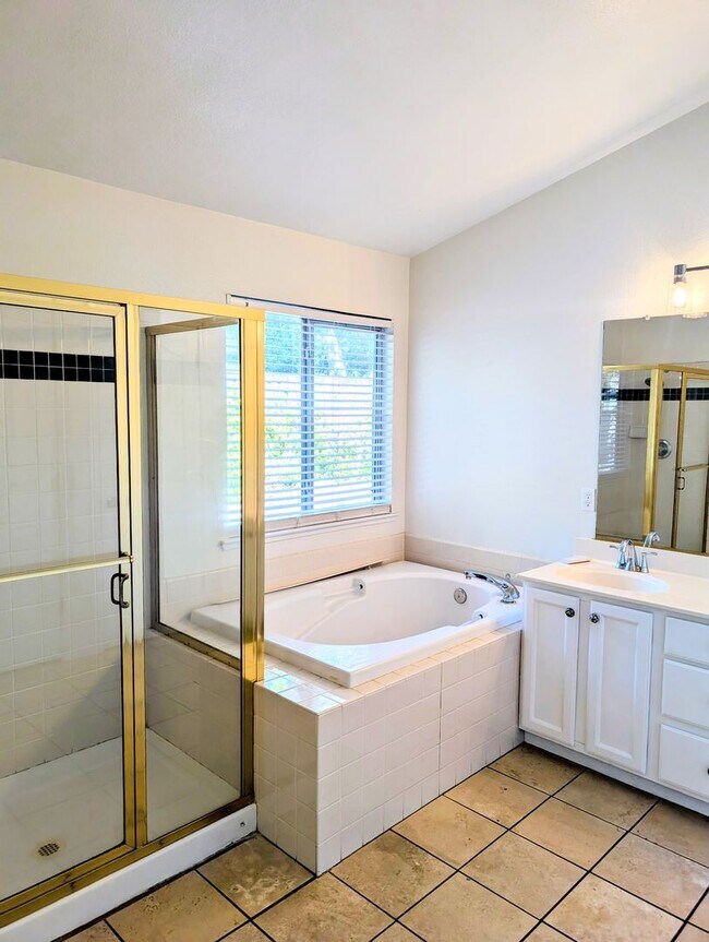 Building Photo - BEAUTIFUL SINGLE FAMILY HOME IN FOLSOM!