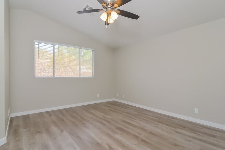 Building Photo - 674 Pacific Cascades Dr