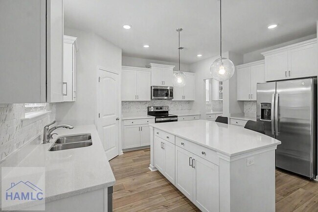 Building Photo - 160 Spring Hill Dr
