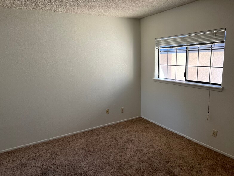 Building Photo - 4160 Sanderling Cir
