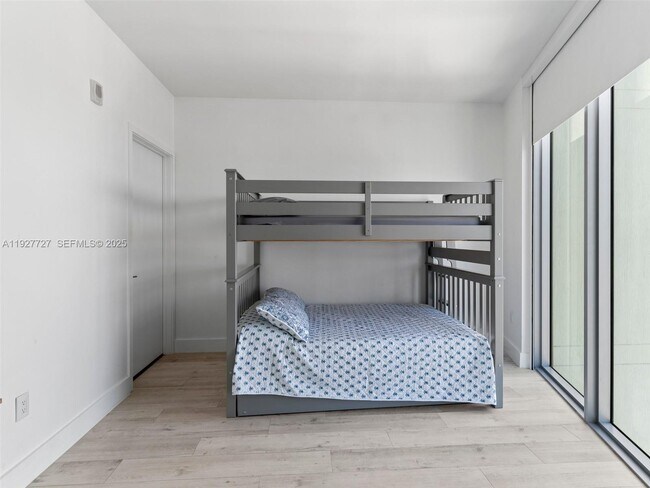 Building Photo - 2900 NE 7th Ave