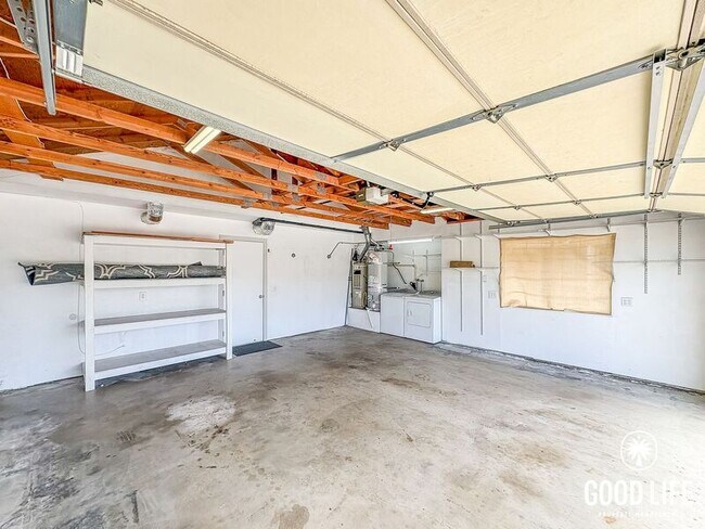 Building Photo - 2104 N Mammoth Pl