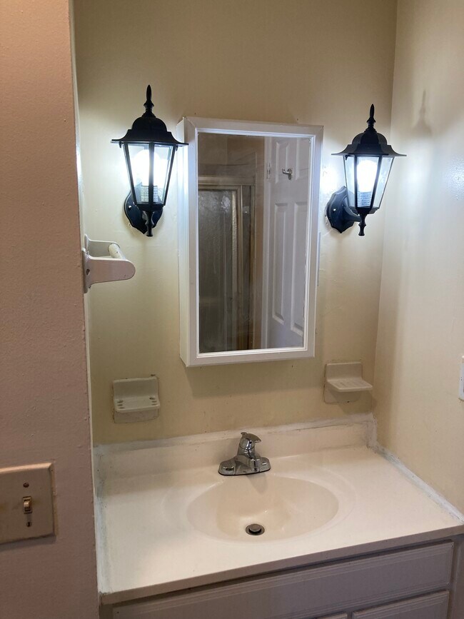 Building Photo - 204 Clinton Ave