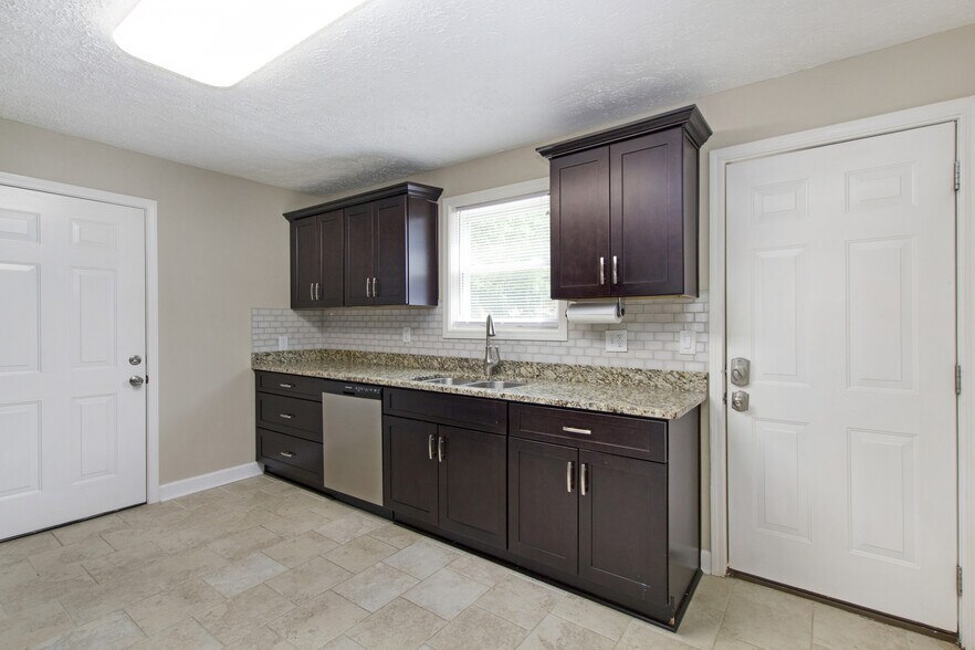 Building Photo - 666 Annex Ave