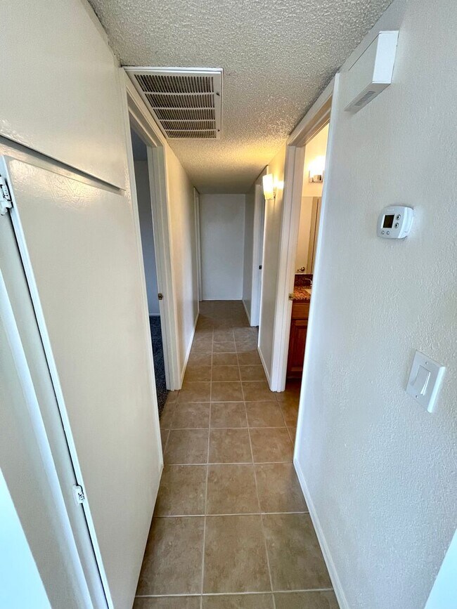 Building Photo - 2988 Cisco Dr S