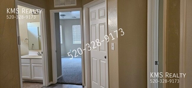 Building Photo - 7178 S Oakbank Dr