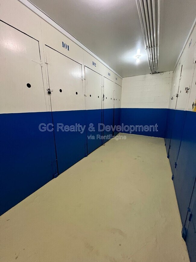 Building Photo - 515-25 N Highview Ave