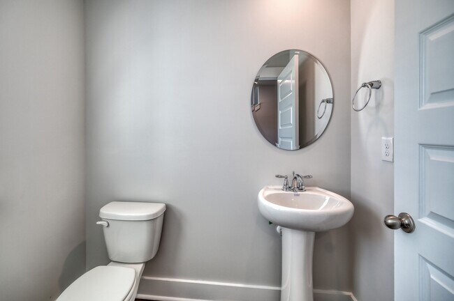 Building Photo - 109 S Grassland Rd