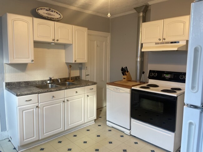 Kitchen with dishwasher and W/D in closet - 17 Arlington St