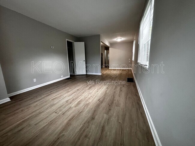 Building Photo - 516 East Dr