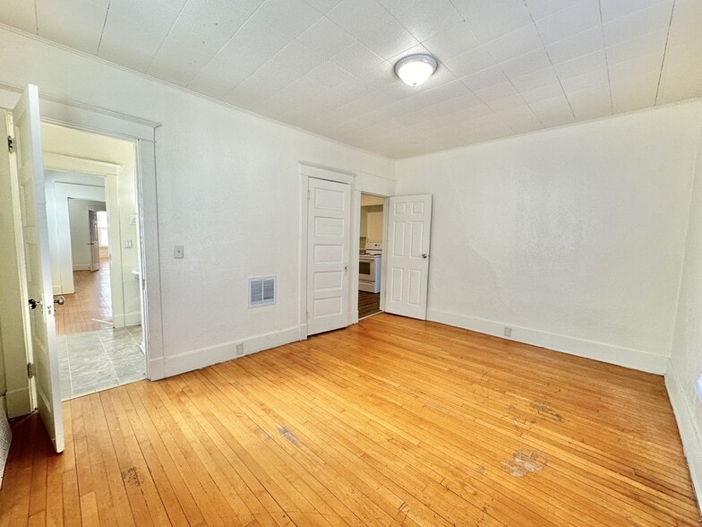 Building Photo - 255 S Jackson St