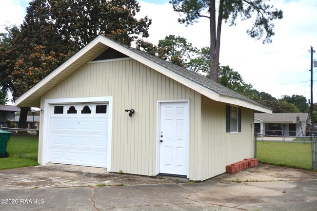 Building Photo - 101 Boxwood Dr