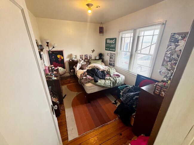 Building Photo - 404 S Van Buren St