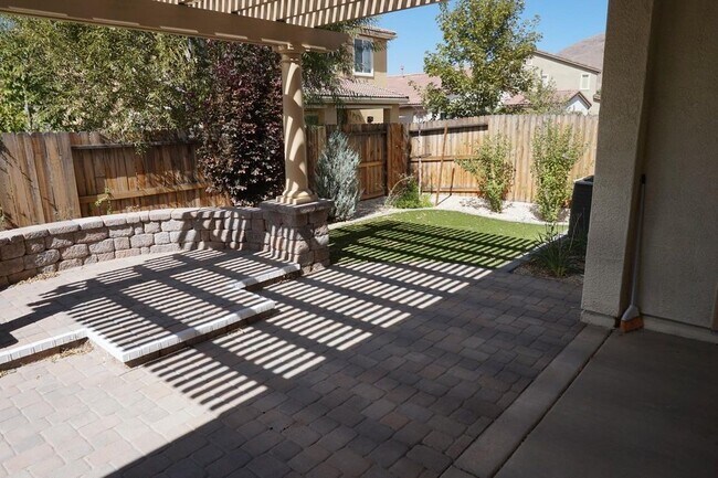 Building Photo - South Meadows Home