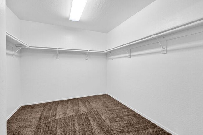 Building Photo - 1412 E Powell Way