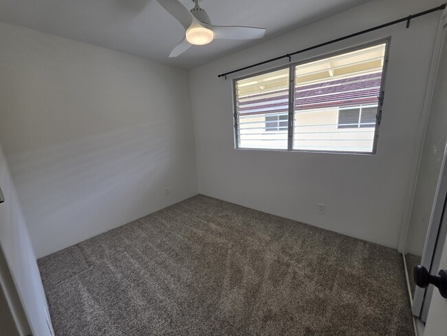 Building Photo - 350 Aoloa St