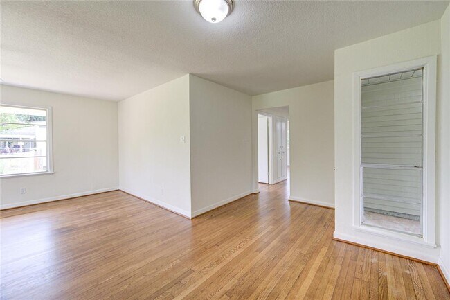 Building Photo - 10111 Fonville Dr
