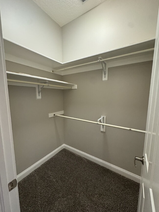 Building Photo - 4 bedroom 4 bath in gated community in Ora...