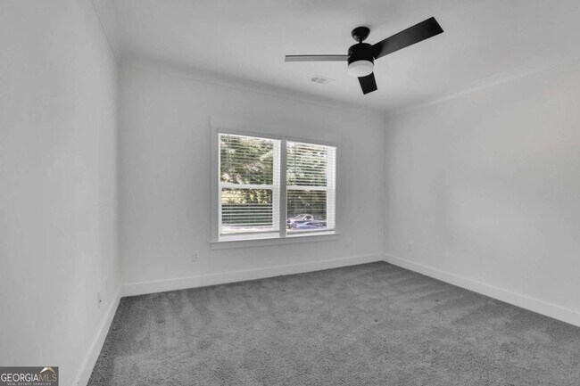 Building Photo - 6181 Shoreland Cir